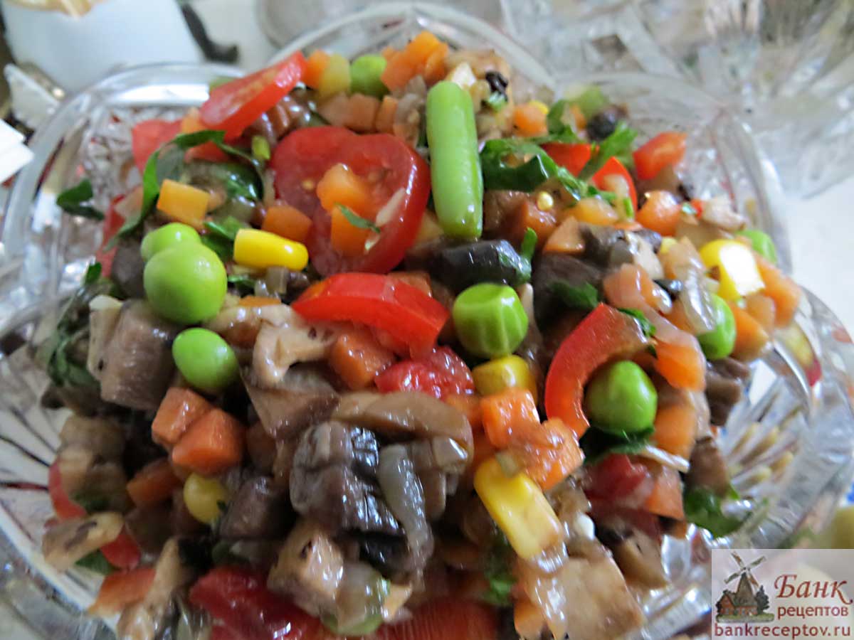 Салат с лисичками жареными рецепты с фото простые и вкусные